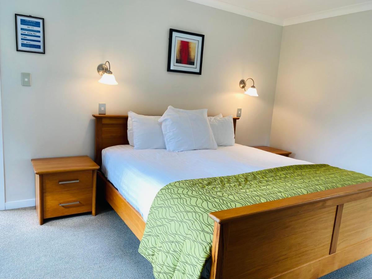 Hotel Ngati Ruanui Stratford Mountain House Extérieur photo