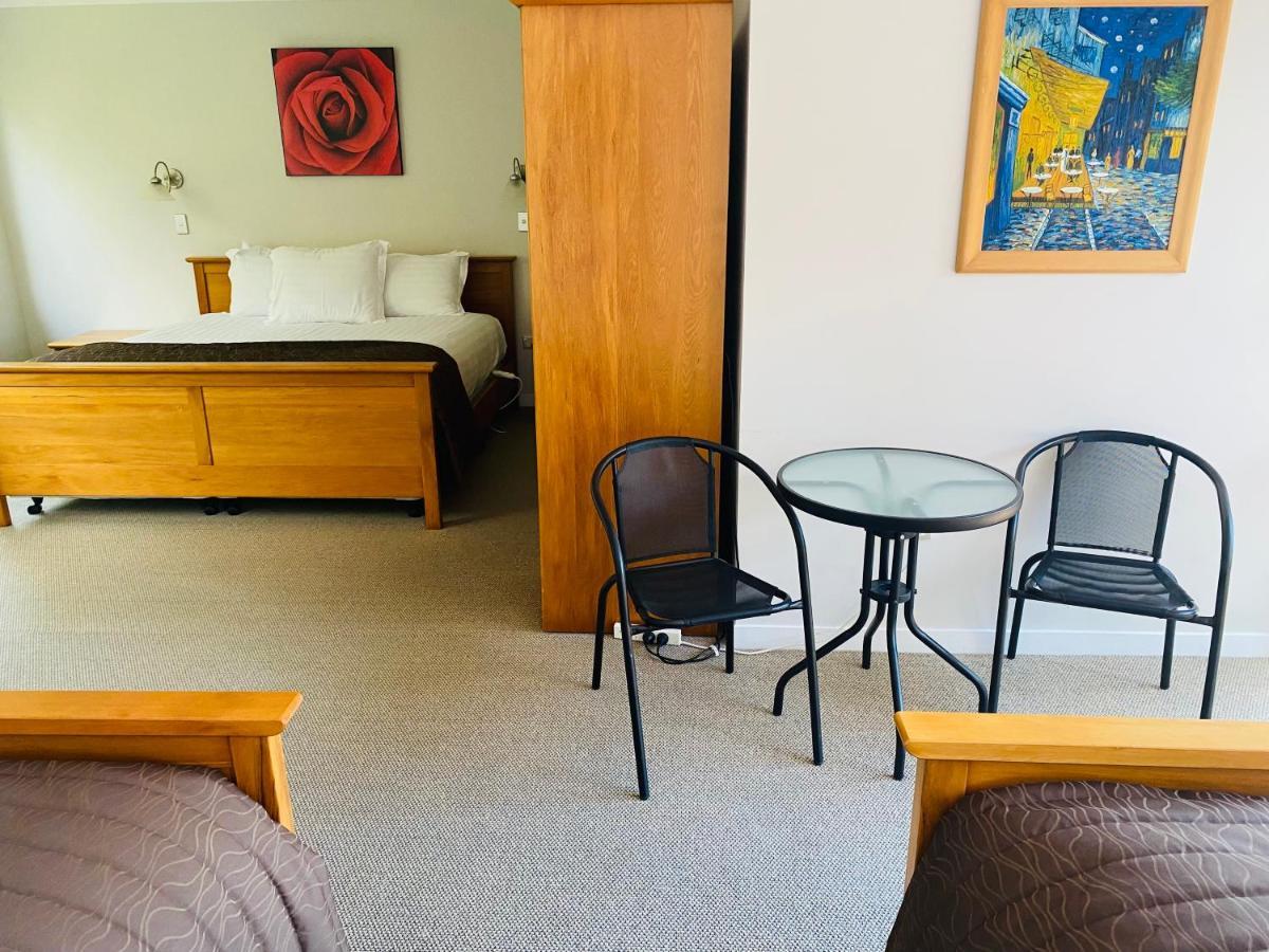 Hotel Ngati Ruanui Stratford Mountain House Extérieur photo