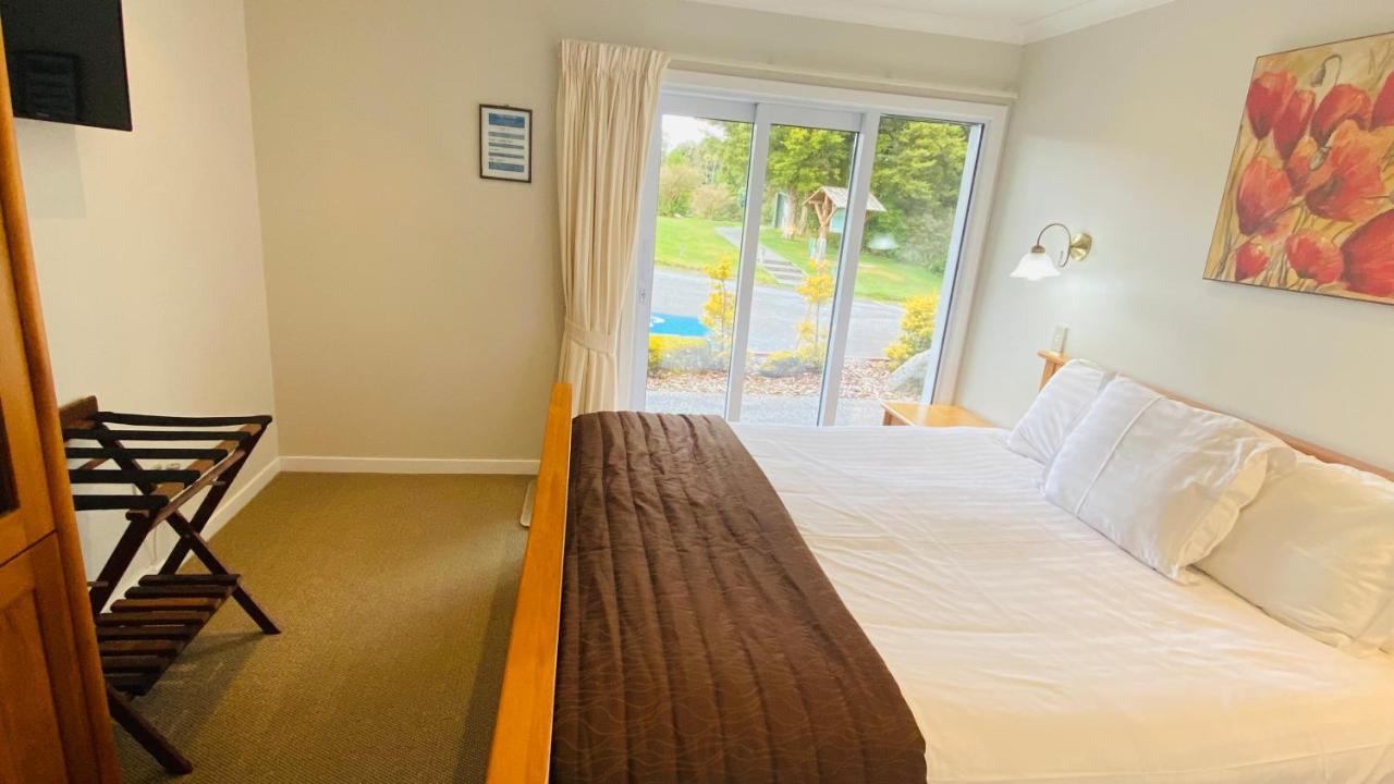 Hotel Ngati Ruanui Stratford Mountain House Extérieur photo
