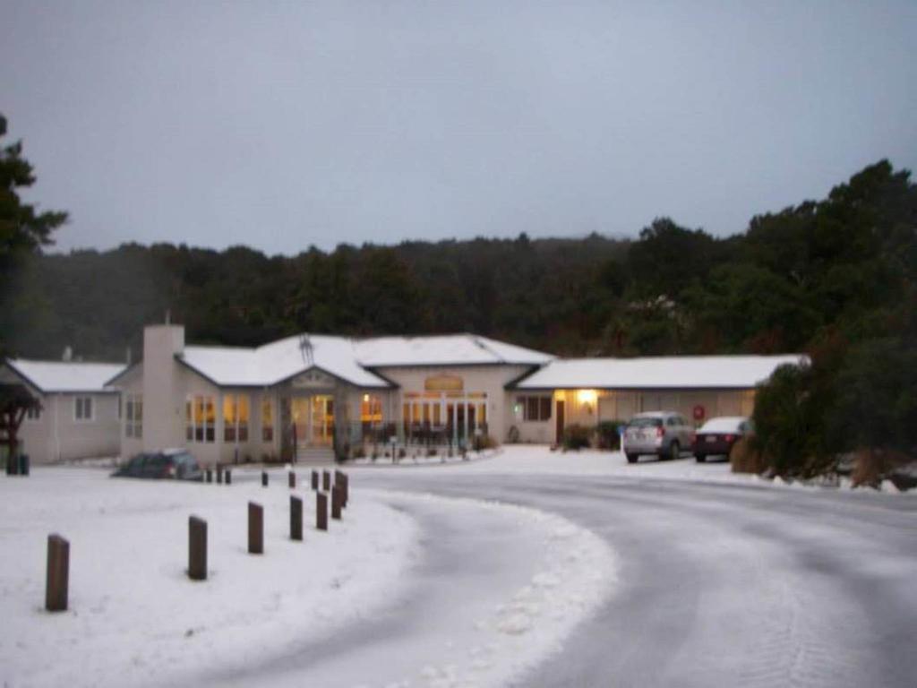 Hotel Ngati Ruanui Stratford Mountain House Extérieur photo